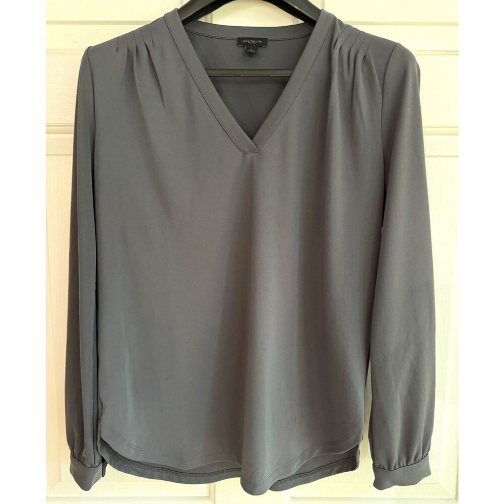 Ann Taylor Factory Gray Pleated V-Neck Long Sleeve Woven Blouse Size S 475882